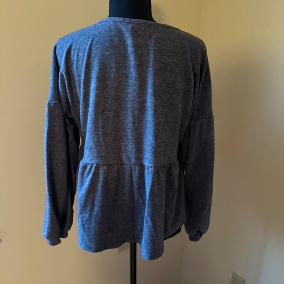 **URBAN ROMANTICS* Blue Long Sleeve Peplum Top Size Medium - Picture 4 of 7